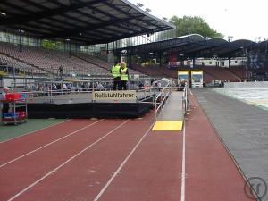 2-Bühne mit wetterfester Holzplatte (dunkelbraun), Höhe ab 20 cm bis 200 cm mit Auffahrts...