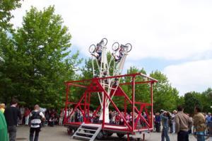 360 GRAD BIKES / BIKE LOOP / FAHRRAD LOOPING / SPACE BIKES