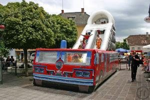 1-Hupfburg Fire-Truck Rutsche