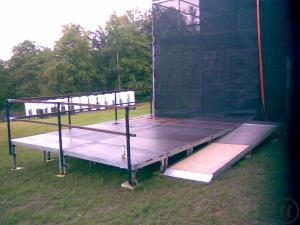 Bühne mit wetterfester Holzplatte (dunkelbraun), Höhe ab 20 cm bis 200 cm mit Auffahrtsrampe