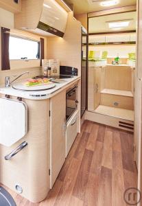 4-Reisemobil  T 699 EB