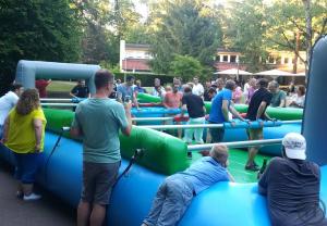 4-Fußball-XXL Riesenkicker - Menschlicher Kicker - Riesenwuzzler - Sommerfest - Menschen Wuzz...