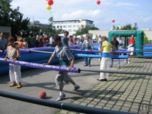 4-Riesenkicker - Menschenkicker - Human Wuzzler - Mitarbeiter Sommerfest Betriebsfest - Riesenwuzzler