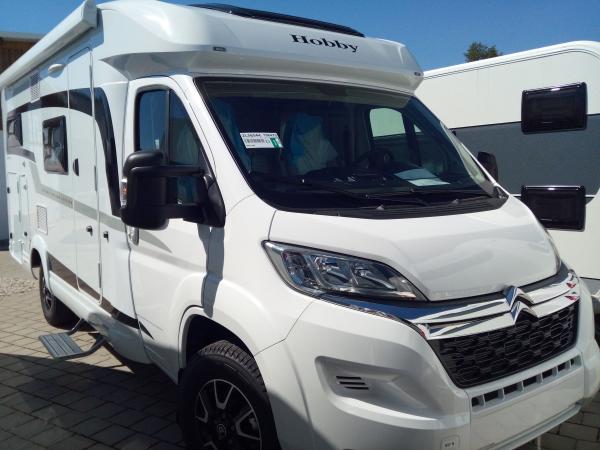 1-kompaktes Reisemobil Hobby V65GE Ontour Edition, wendiges Reisemobil für 2 Personen zur Miet...