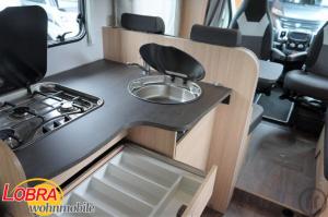 4-Sunlight T 64 Teilintegriertes Wohnmobil für bis zu 4 Personen